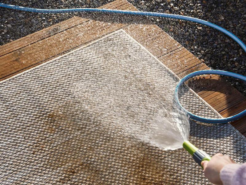 How to a clean outdoor rug in 9 easy steps - Rugvista