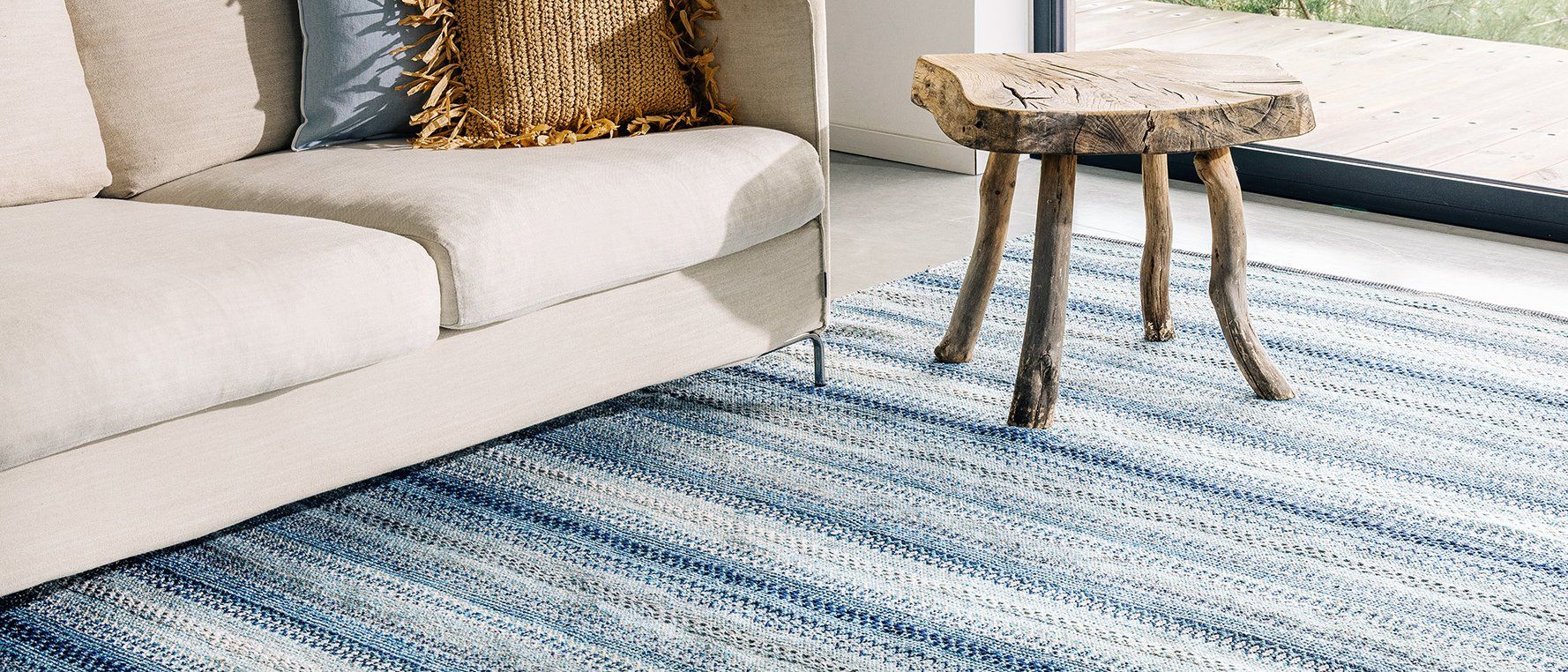 4957_21x9_Livingroom-Rug-Blue-HandWoven-Main-16x9.jpg