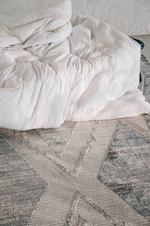 Black / grey  a-w noble -  Carpet in a bedroom.