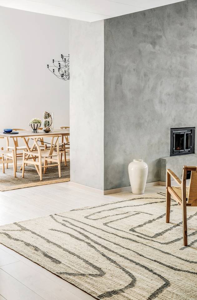White  jute cotton -  Carpet in a living room.