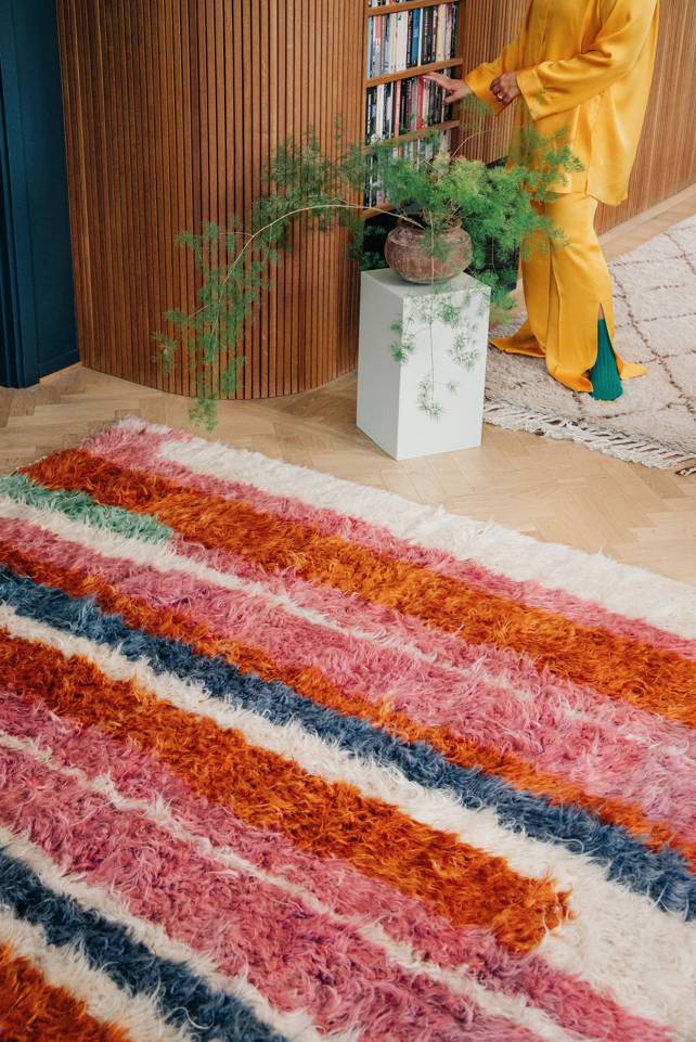 Pink  moroccan berber - afghanistan -  Carpet in a living room.