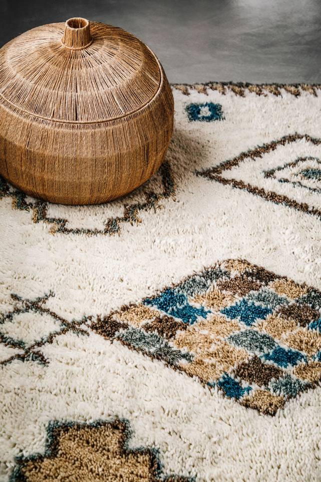 White  berber stick shaggy -  Carpet in a bedroom.