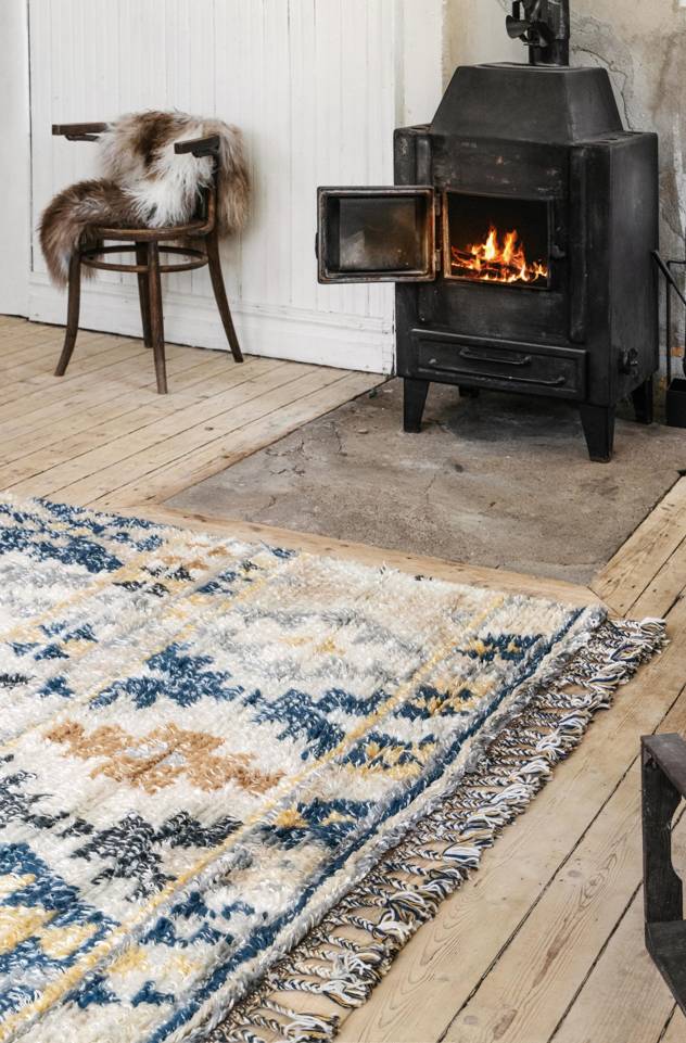 Blue  berber shaggy -  Carpet in a living room.