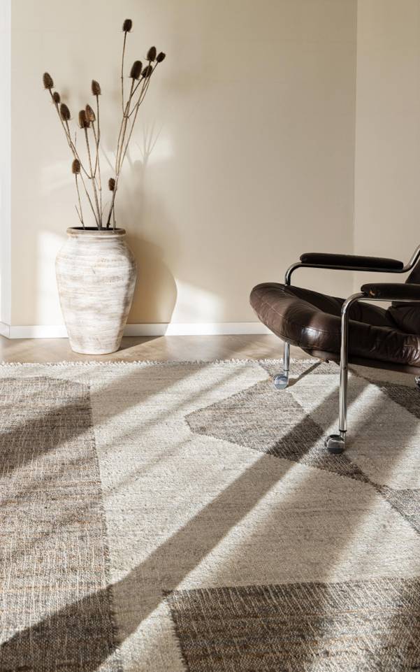 Black / grey  jute cotton -  Carpet in a living room.