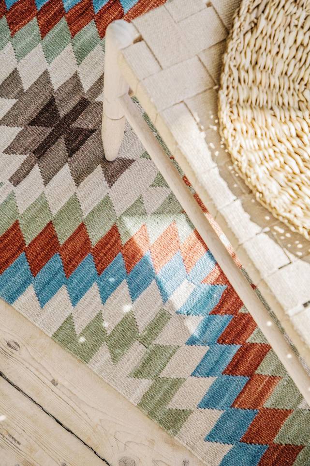 White  kilim indo -  Carpet in a hallway.