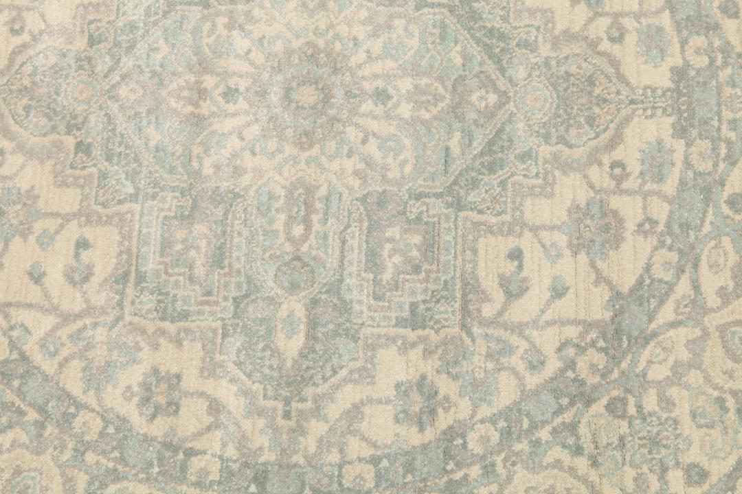 Rond tapijt in crème, beige en lichtblauwe tinten