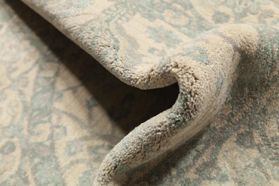Rond tapijt in crème, beige en lichtblauwe tinten