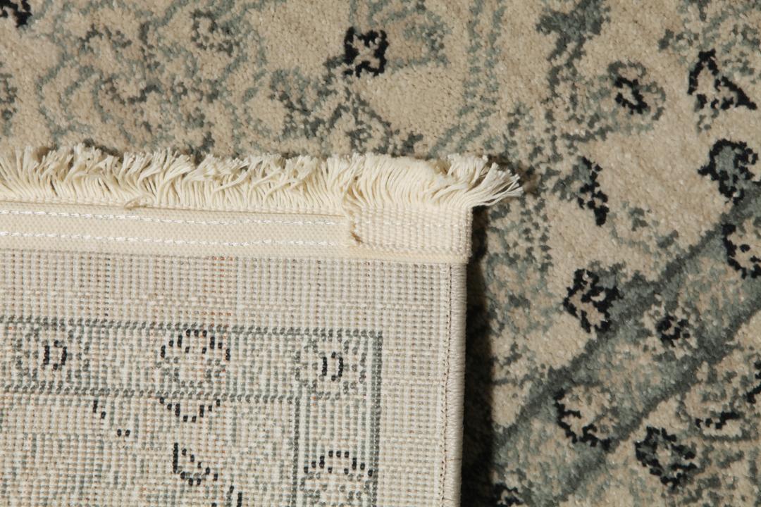 Beige en groene loper met gedetailleerd patroon