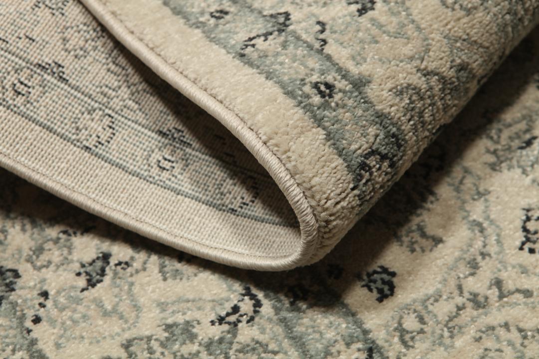Beige en groene loper met gedetailleerd patroon