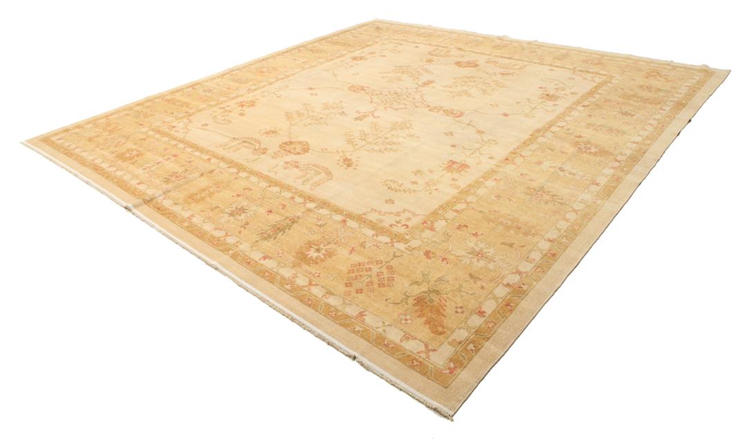 Vierkant handgemaakt Usak tapijt uit Turkije in beige