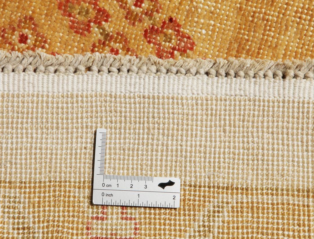 Vierkant handgemaakt Usak tapijt uit Turkije in beige