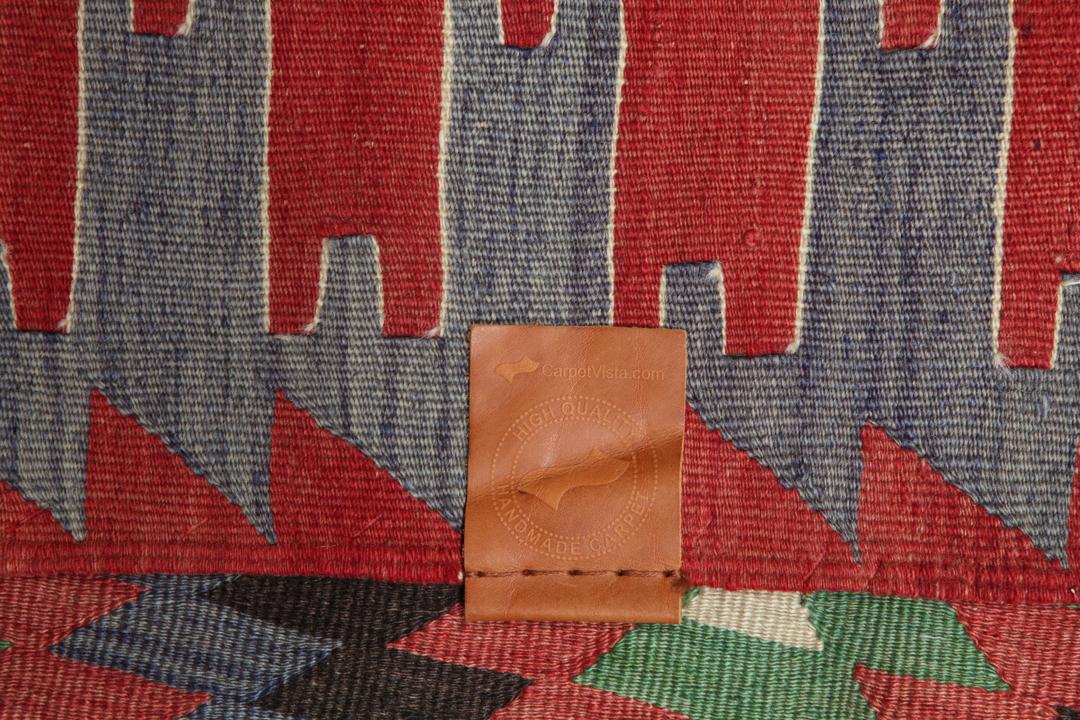Tapis Kilim turc tissé à la main avec des motifs géométriques en laine multicolore