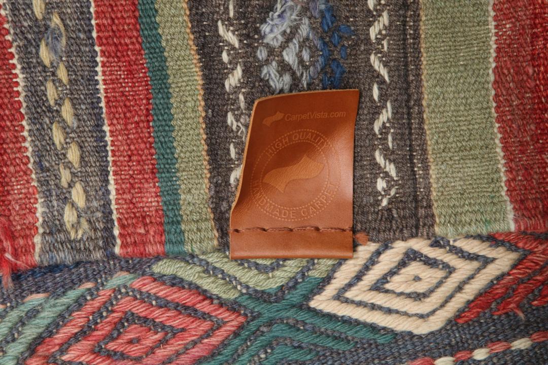 Tapis kilim vintage turc tissé à la main, multicolore avec des motifs géométriques