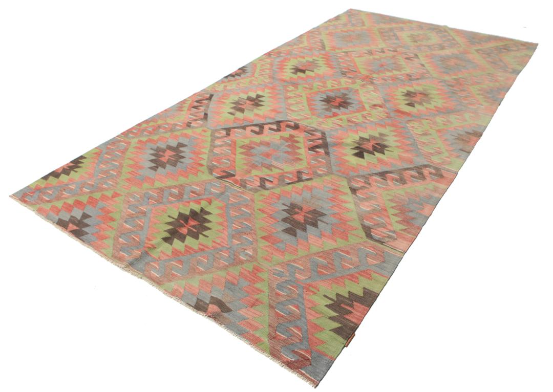 Tapis Kilim turc tissé à la main avec des motifs géométriques multicolores