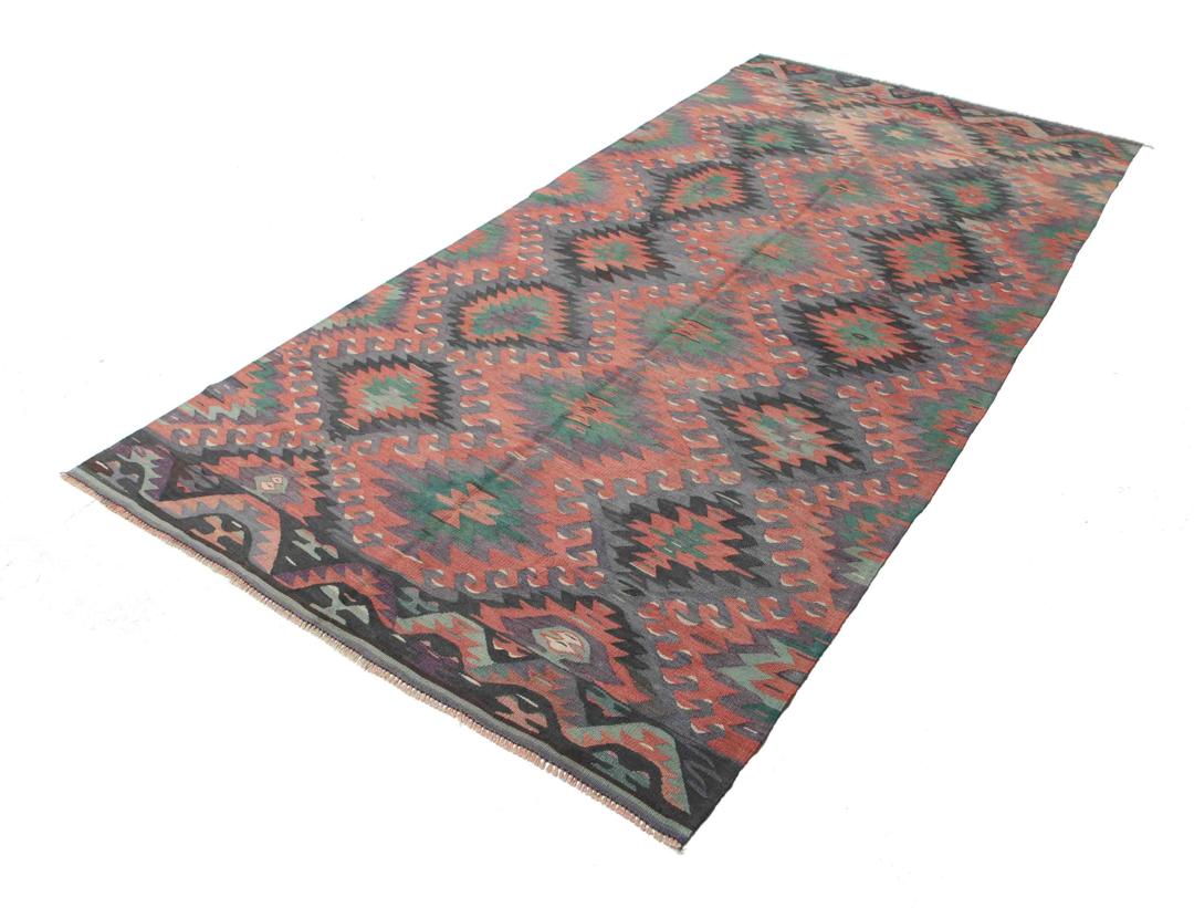 Vintage Turks kelim tapijt met veelkleurige geometrische patronen