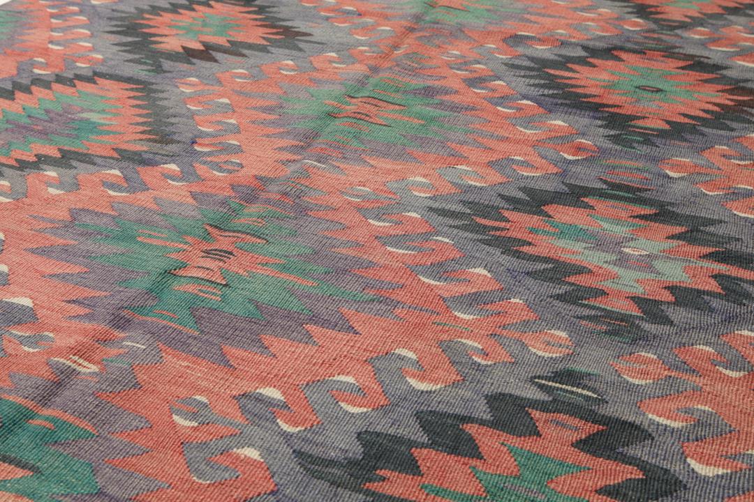 Vintage Turks kelim tapijt met veelkleurige geometrische patronen