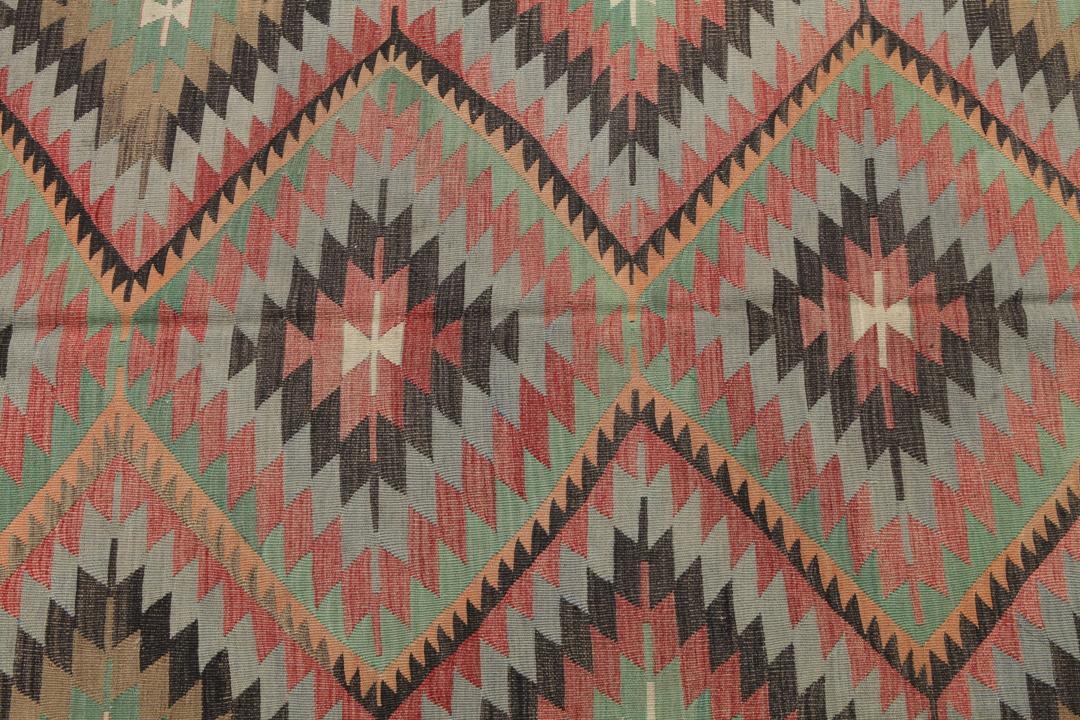 Håndvævet tyrkisk kelimtæppe med flerfarvede geometriske mønstre