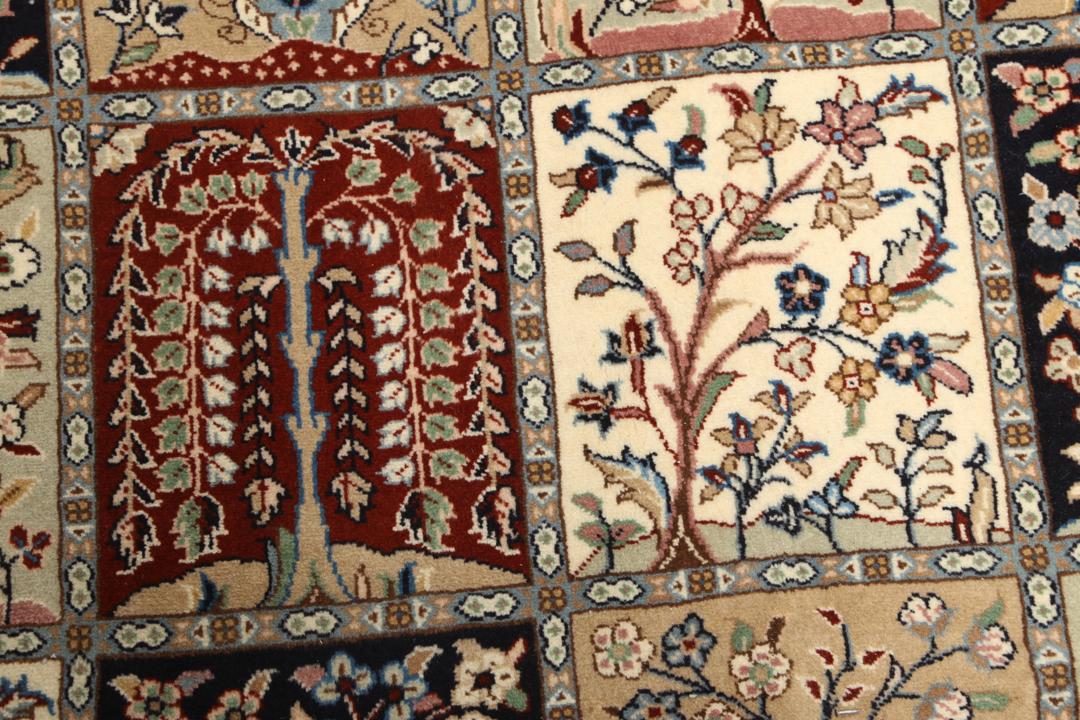 Een groot rechthoekig handgeknoopt Yazd-tapijt uit het Midden-Oosten met een veelkleurig tuinpaneelontwerp