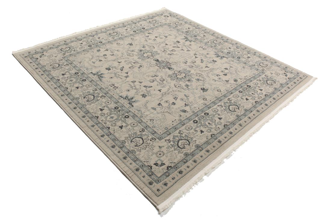 Vierkant beige tapijt met groene florale patronen en franjedetails