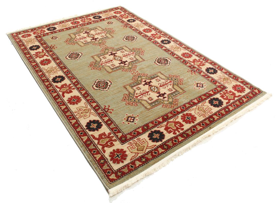 Lichtgroen en crèmekleurig beige vloerkleed met geometrisch patroon