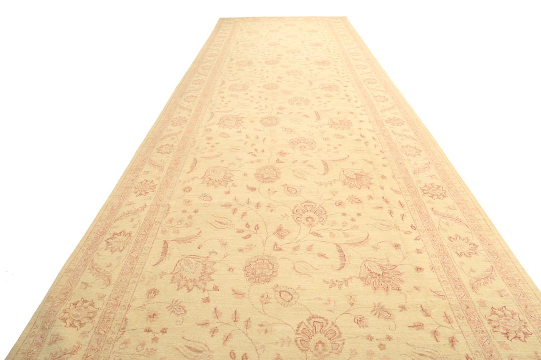 Hand-knotted Ziegler Fine runner with floral patterns in beige and red from Pakistan