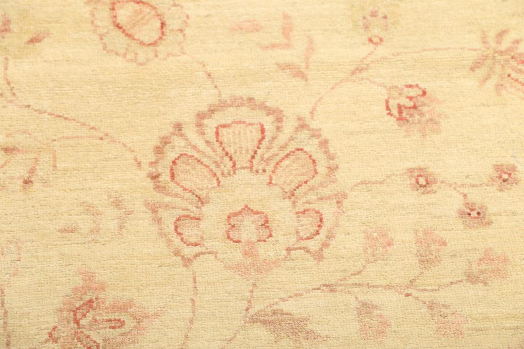 Hand-knotted Ziegler Fine runner with floral patterns in beige and red from Pakistan