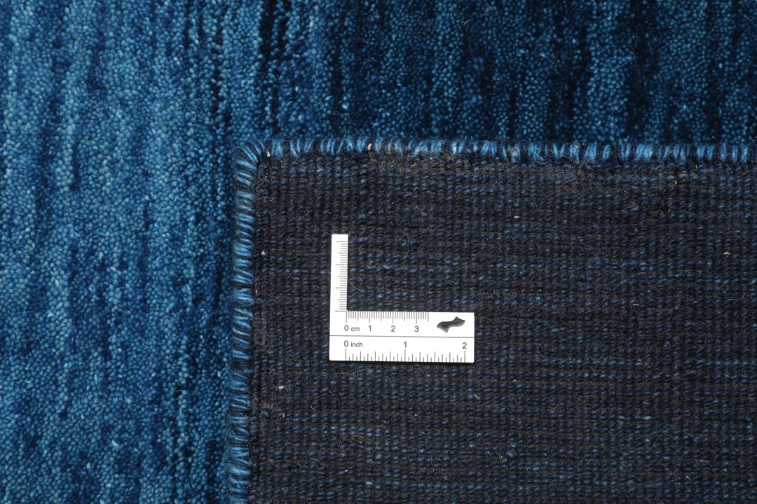 Handgemaakt blauw tapijt met een ombré verloop