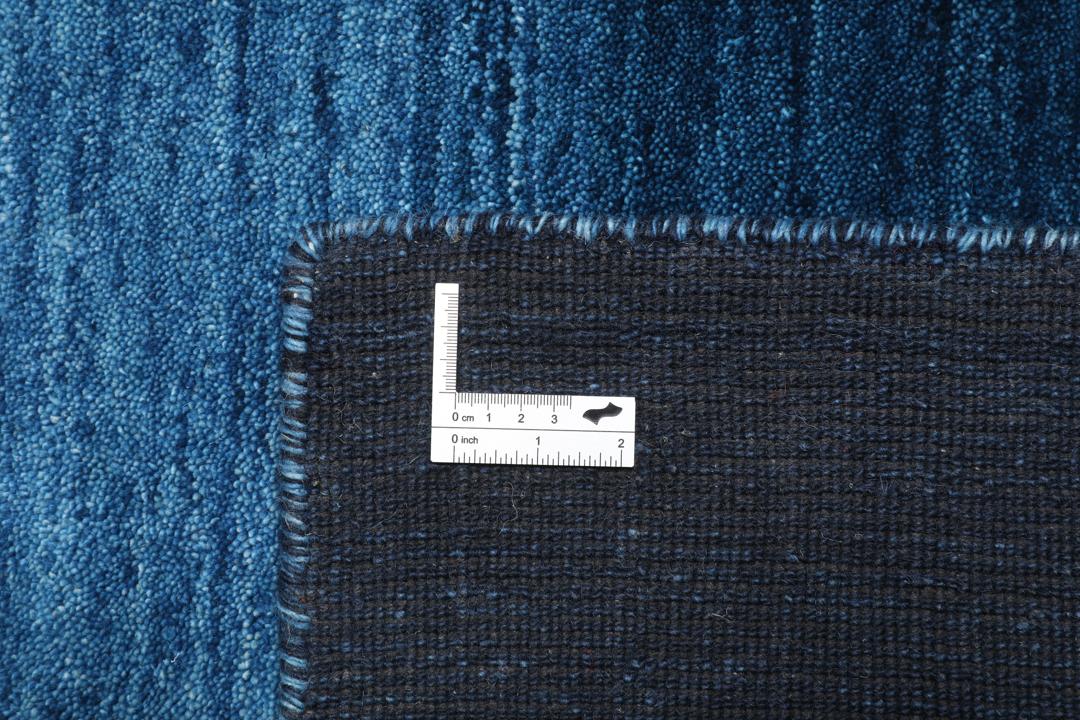 Tapis bleu fait main avec un motif en dégradé ombré