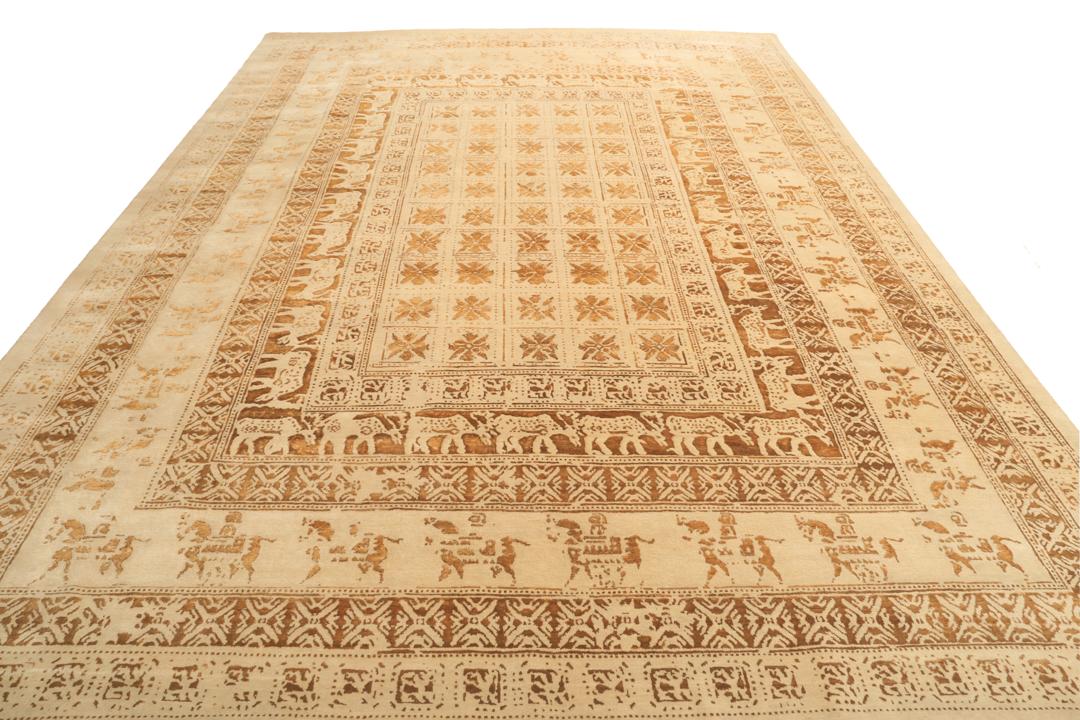 Håndknyttet indisk tæppe med beige og varme brune dyre- og blomstermotiver