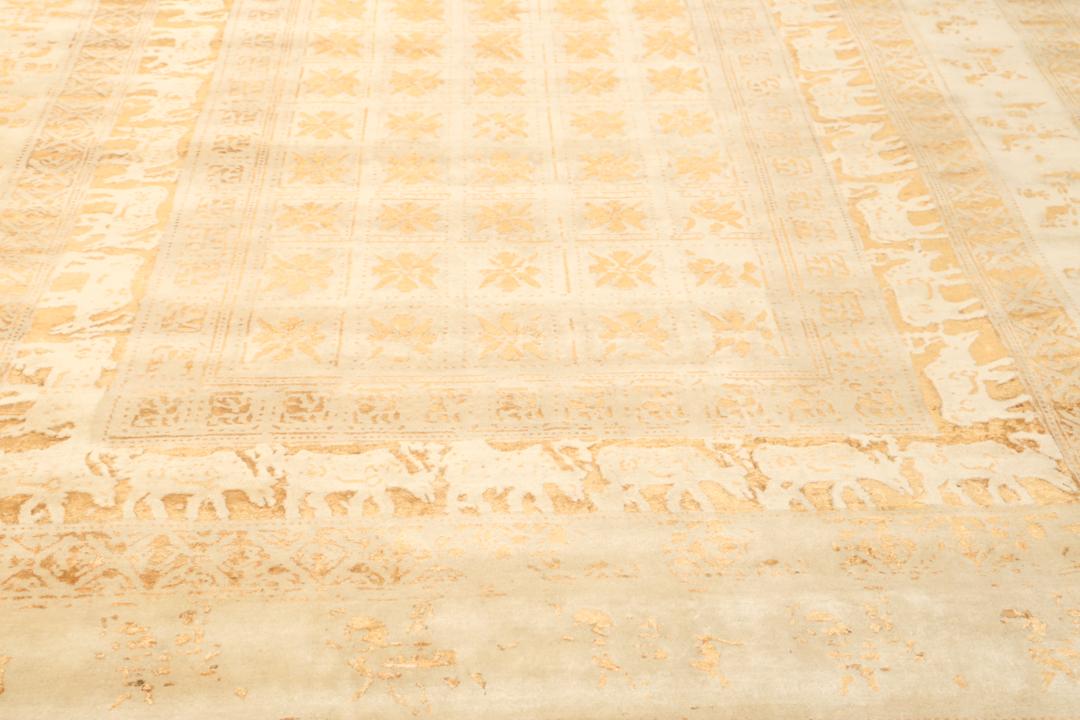 Håndknyttet indisk tæppe med beige og varme brune dyre- og blomstermotiver