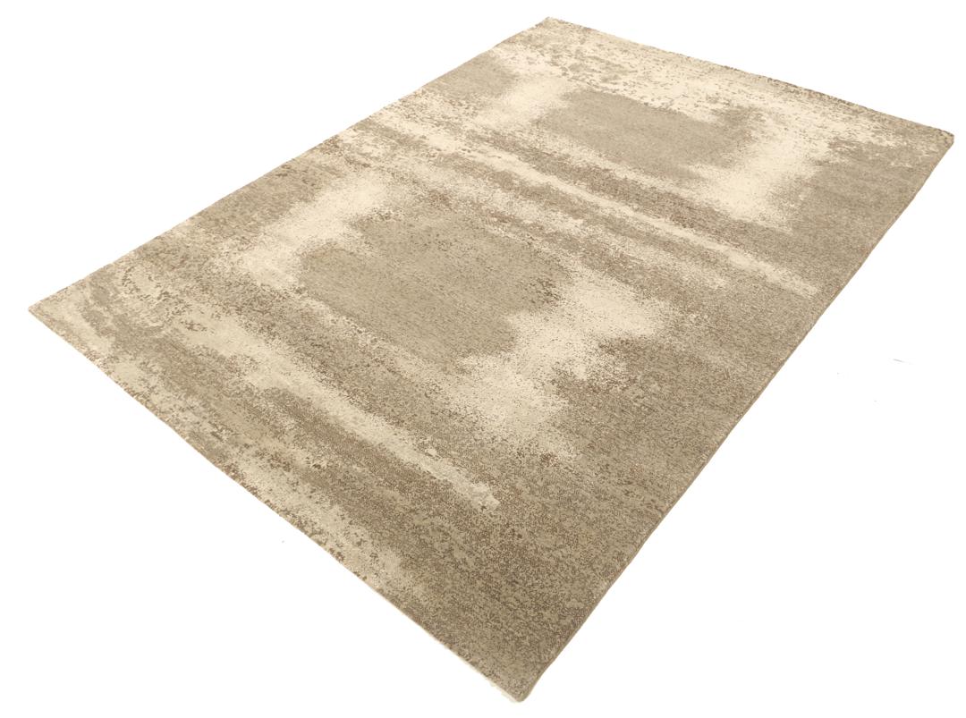 Modern abstract tapijt uit India in beige en bruine tinten