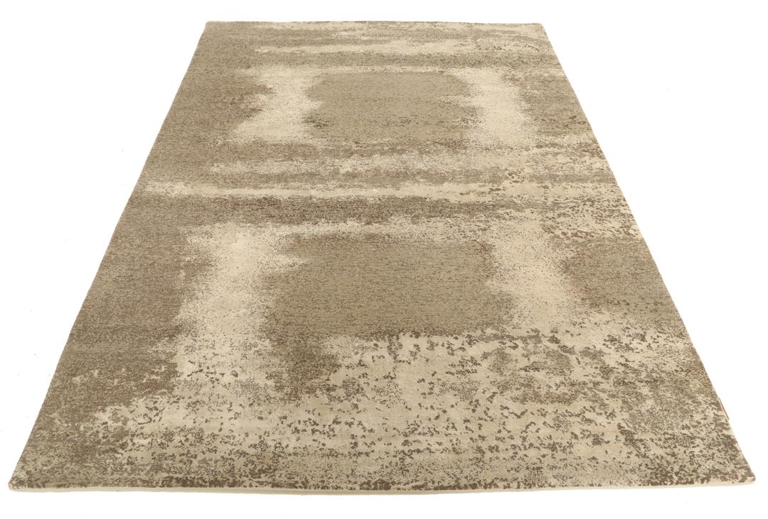 Modern abstract tapijt uit India in beige en bruine tinten