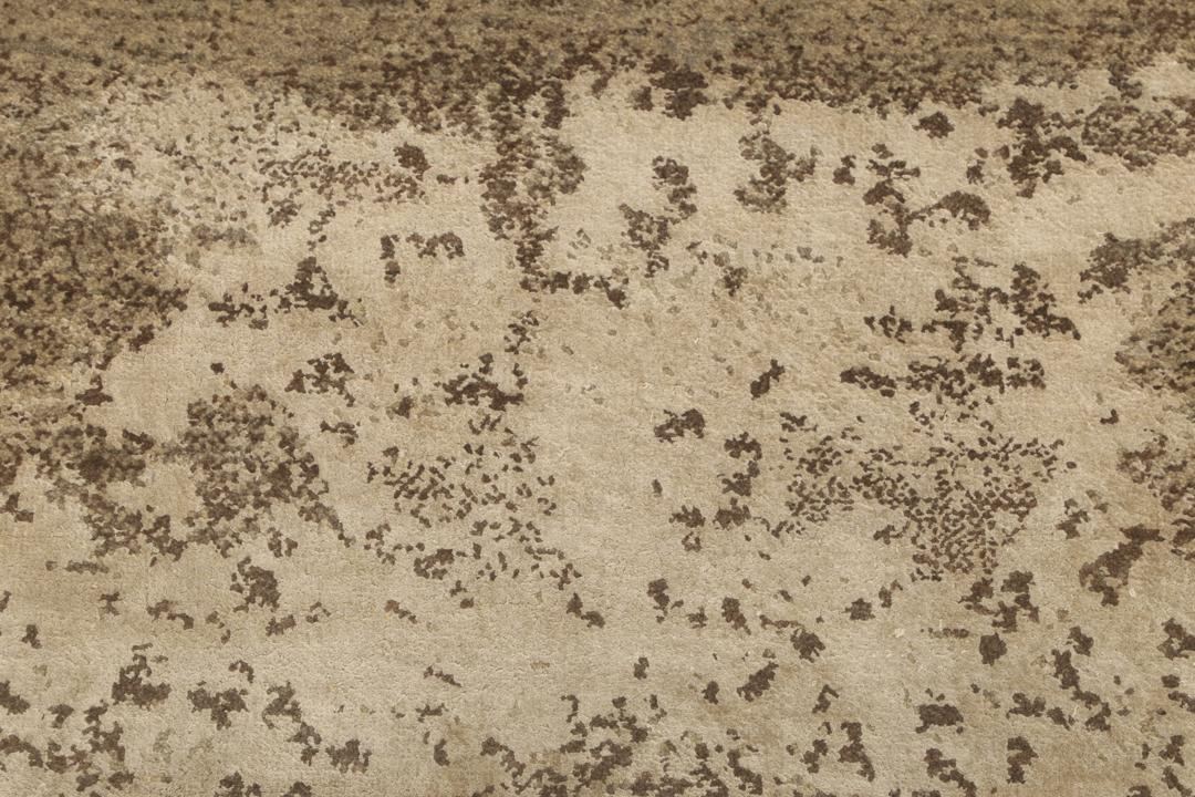 Modern abstract tapijt uit India in beige en bruine tinten