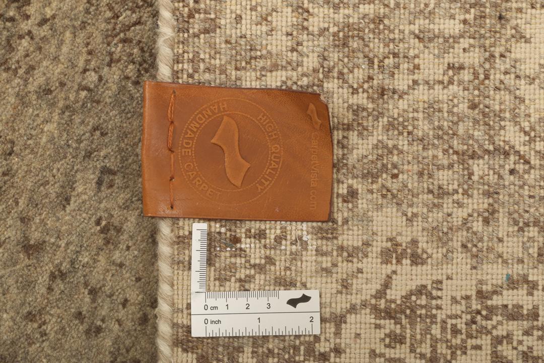 Modern abstract tapijt uit India in beige en bruine tinten