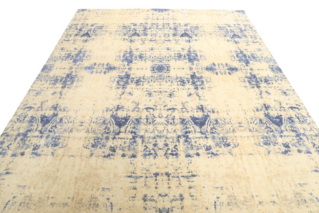 Moderne designs tæppe fra Indien i blå og cremede toner