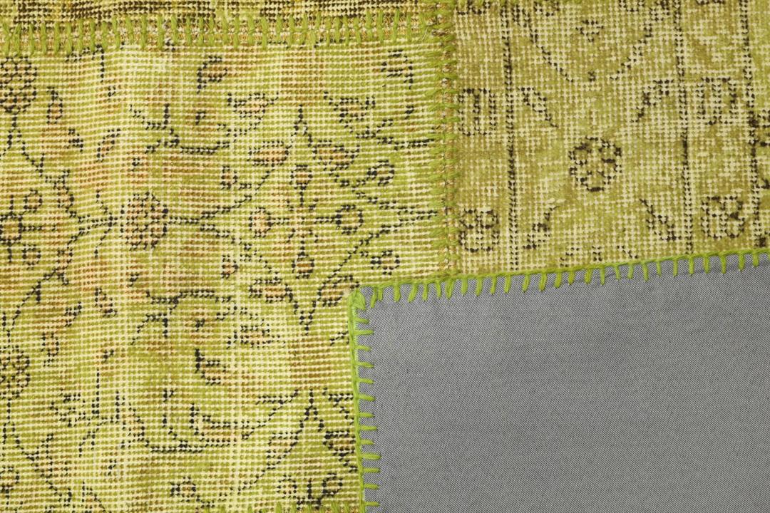 Een uniek patchworkkleed uit Turkije in tinten lichtgroen