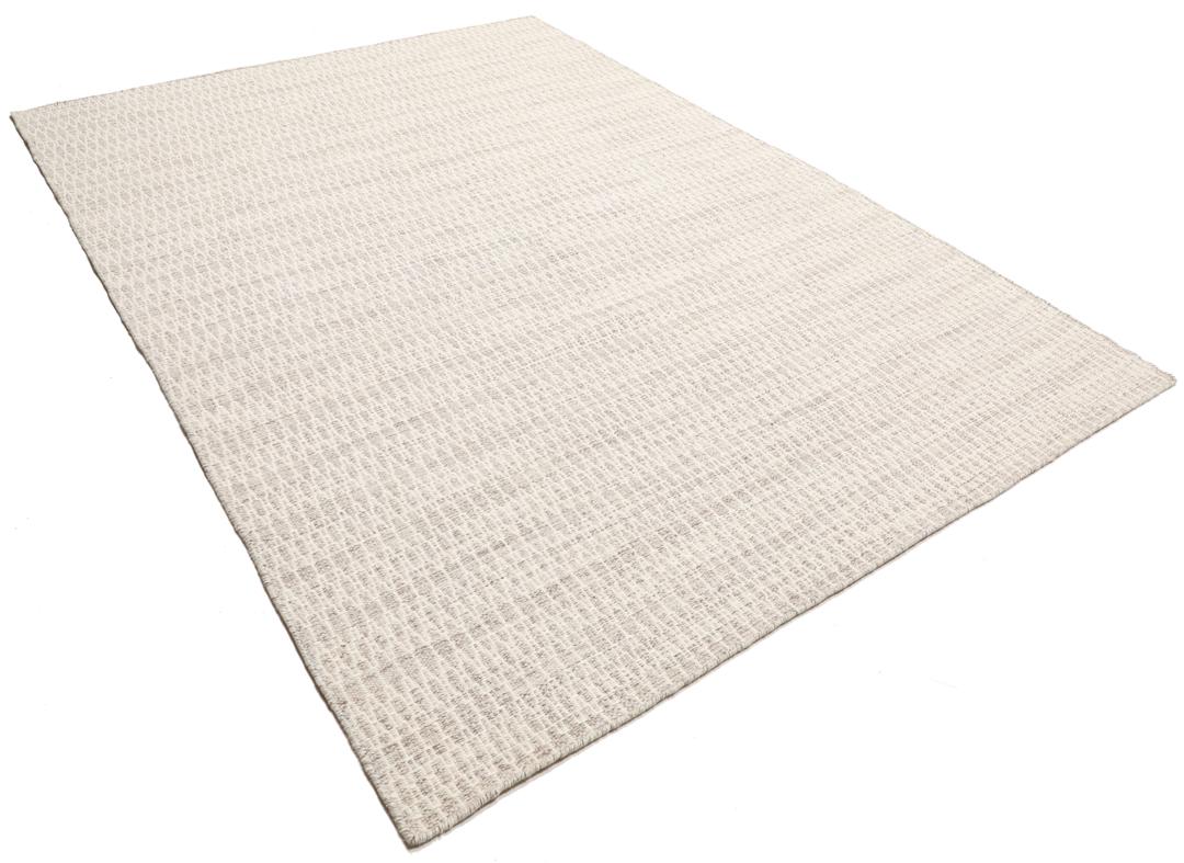 Beige tæppe med et struktureret vævet mønster