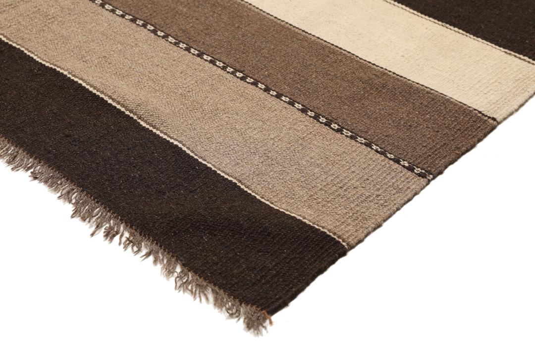 Tappeto Kilim tessuto a mano con righe marroni e beige proveniente dal Medio Oriente