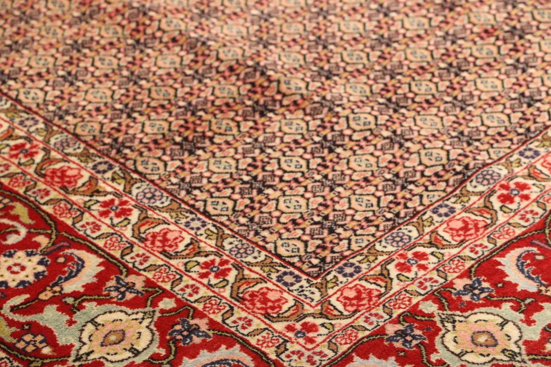 Handgeknoopt Senneh vloerkleed in rood en beige