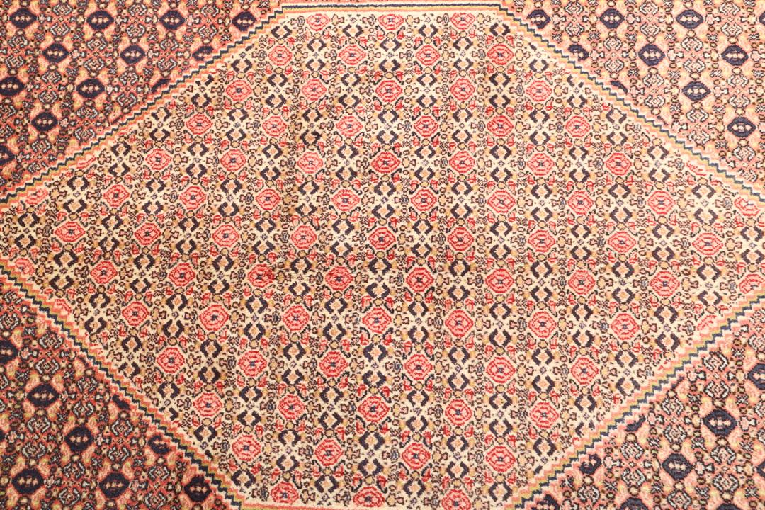 Handgeknoopt Senneh vloerkleed in rood en beige