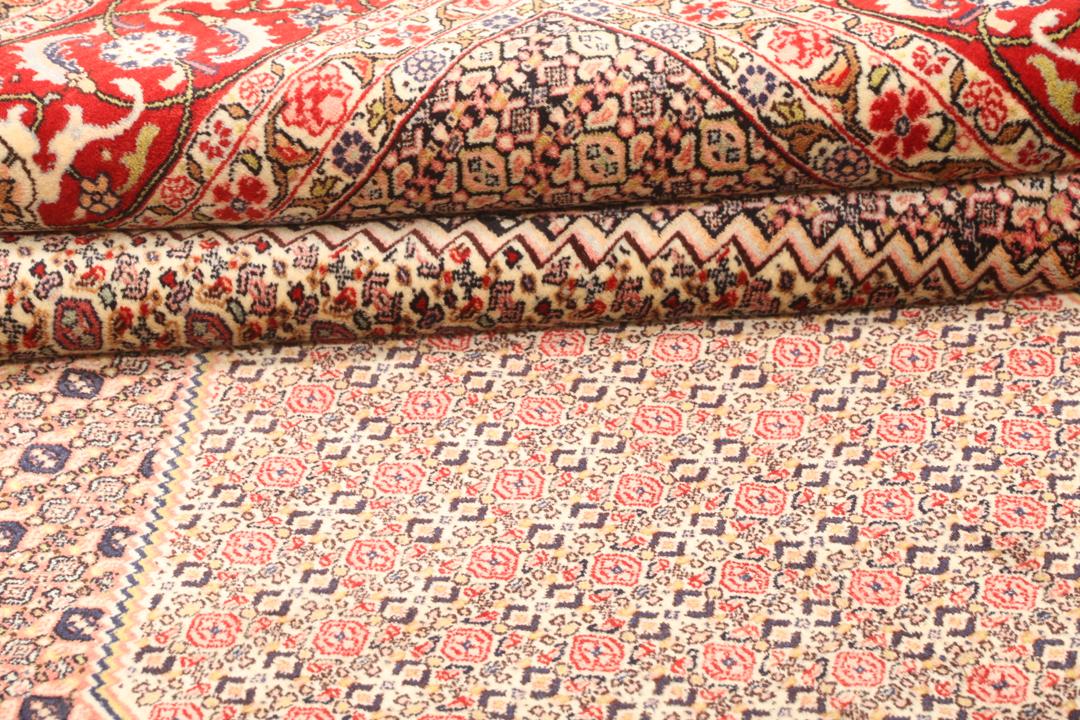 Handgeknoopt Senneh vloerkleed in rood en beige