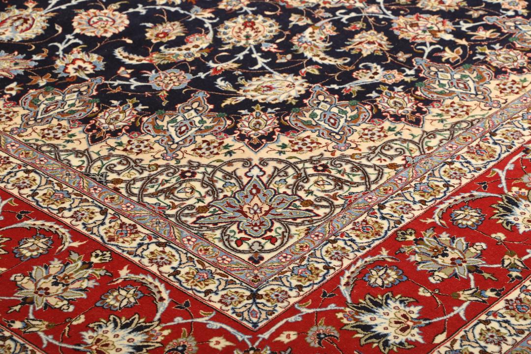 Handgeknoopt Isfahan vloerkleed uit het Midden-Oosten in donkerblauw en rood