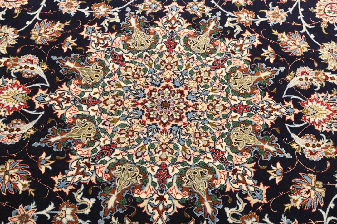 Handgeknoopt Isfahan vloerkleed uit het Midden-Oosten in donkerblauw en rood