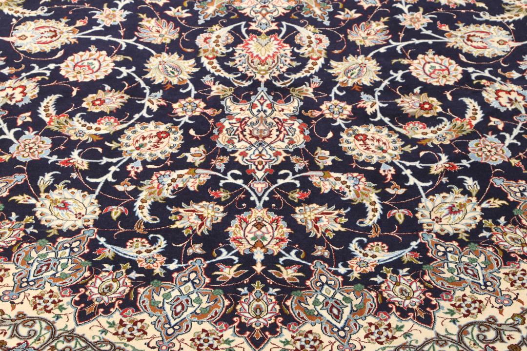 Handgeknoopt Isfahan vloerkleed uit het Midden-Oosten in donkerblauw en rood