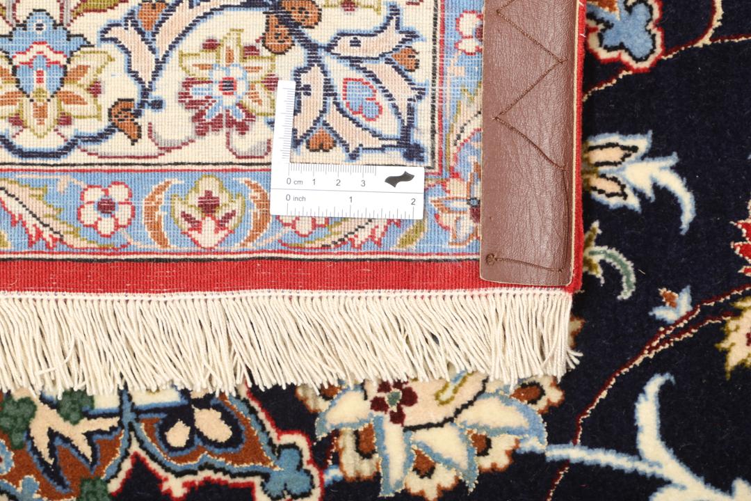 Handgeknoopt Isfahan vloerkleed uit het Midden-Oosten in donkerblauw en rood