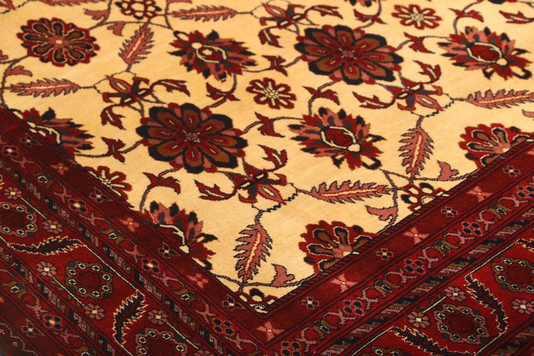 Tapis Afghan Khal Mohammadi noué à la main en rouge et beige avec des motifs floraux
