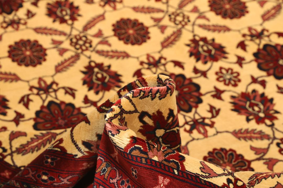 Tapis Afghan Khal Mohammadi noué à la main en rouge et beige avec des motifs floraux