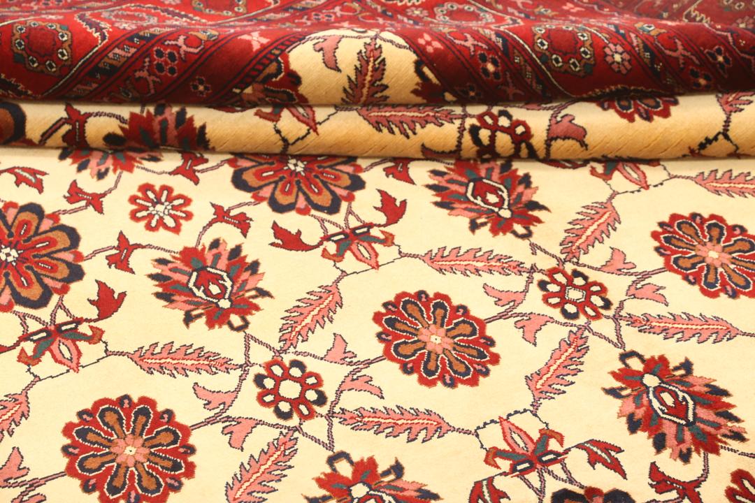 Tapis Afghan Khal Mohammadi noué à la main en rouge et beige avec des motifs floraux