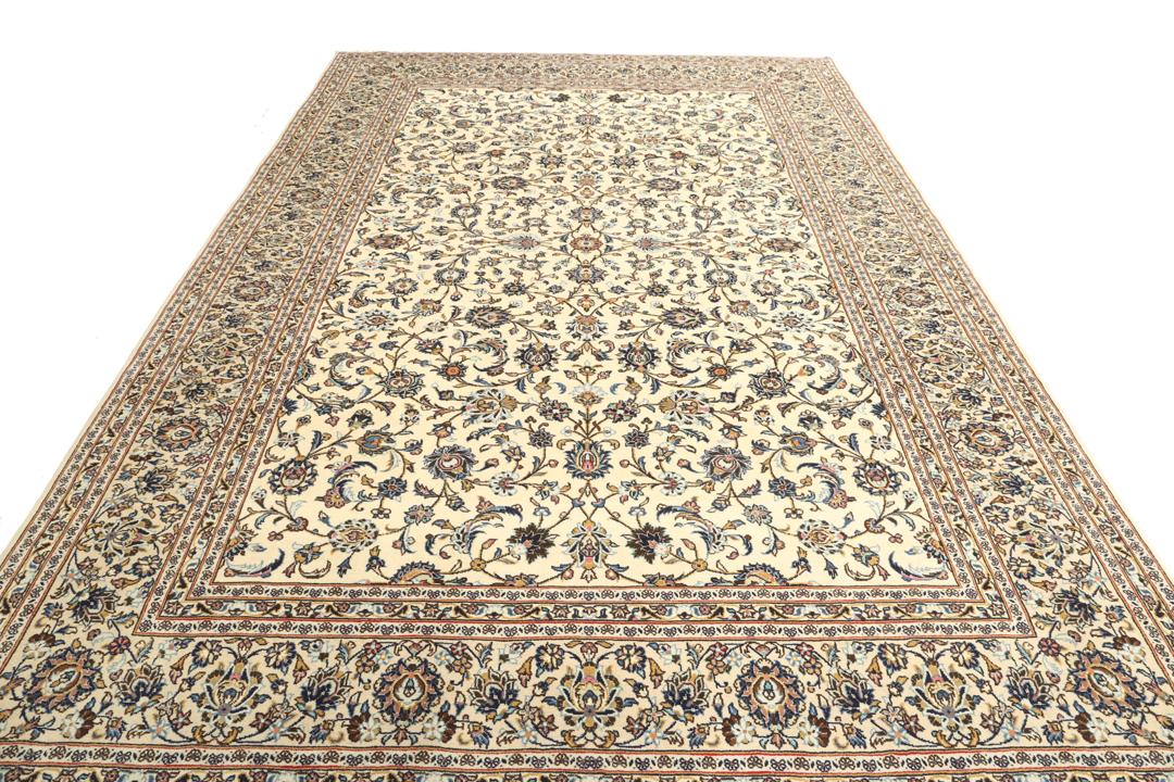 Hand-knotted Keshan rug from the Middle East in beige with floral patterns