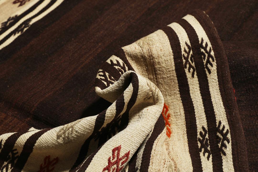 Tapis patchwork turc tissé à la main dans des tons marron et crème